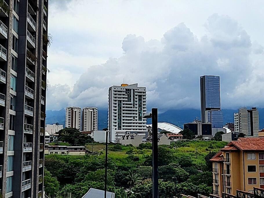 New & Modern - 100 Mbps 15 Min From Airport Apartamento San José