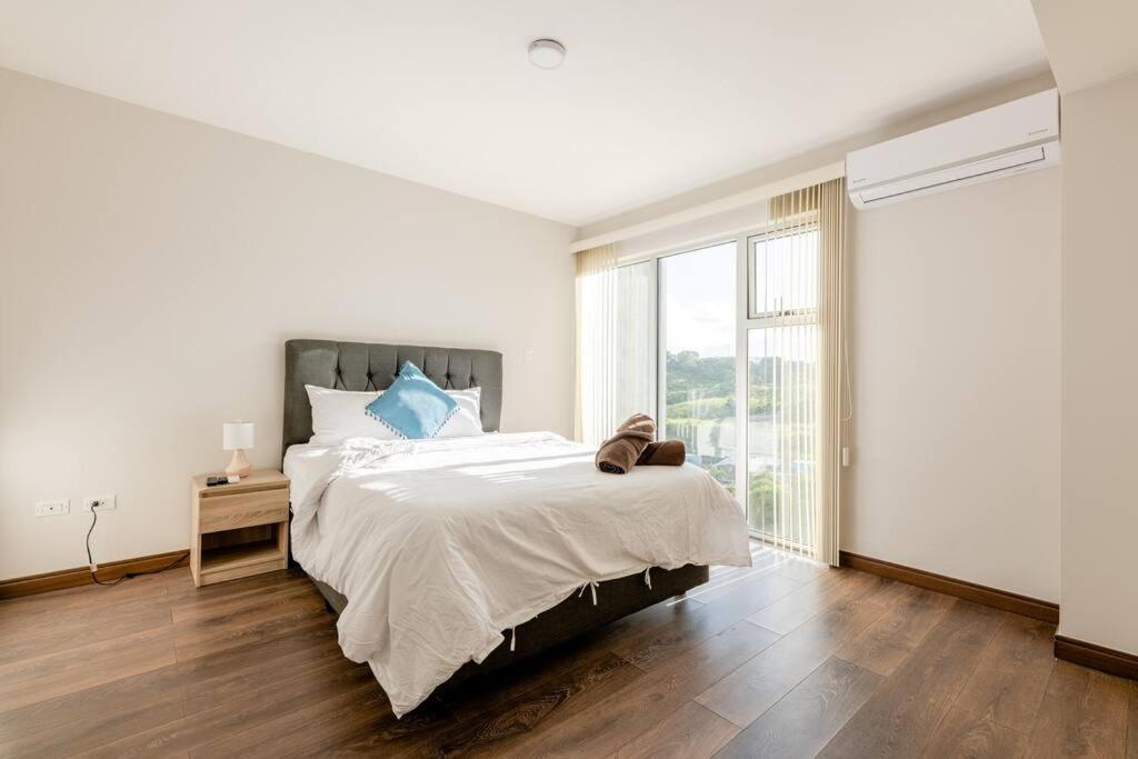 New & Modern - 100 Mbps 15 Min From Airport *