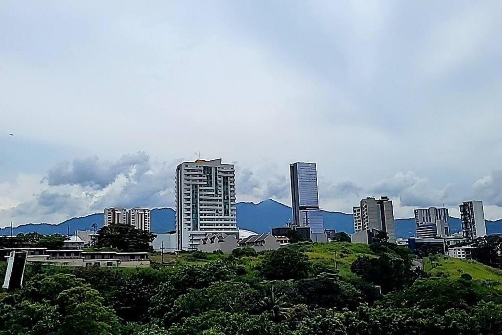New & Modern - 100 Mbps 15 Min From Airport * San José