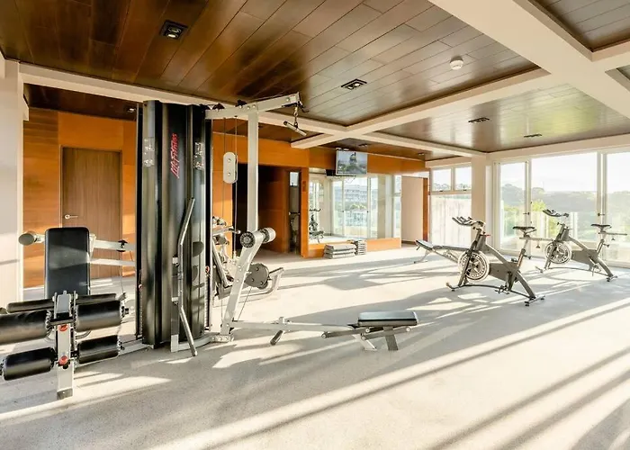 New & Modern Apt - 100 Mbps 15 Min From Airport