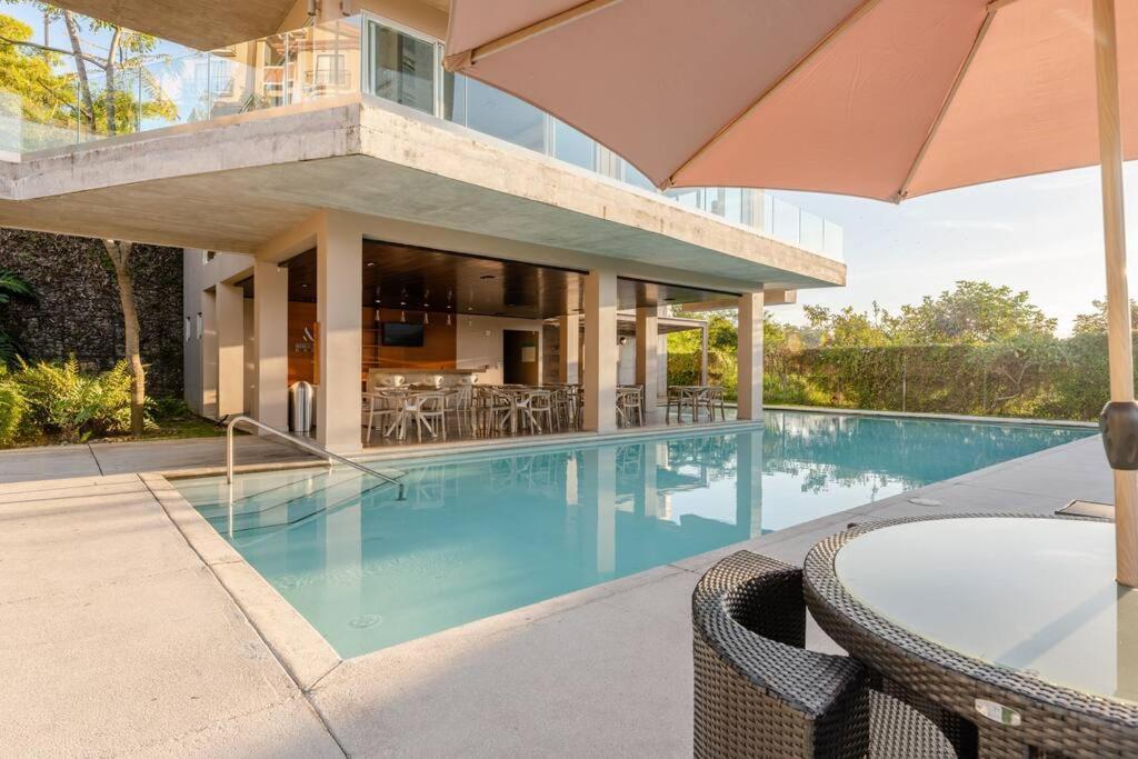 Apartment New & Modern - 100 Mbps 15 Min From Airport *